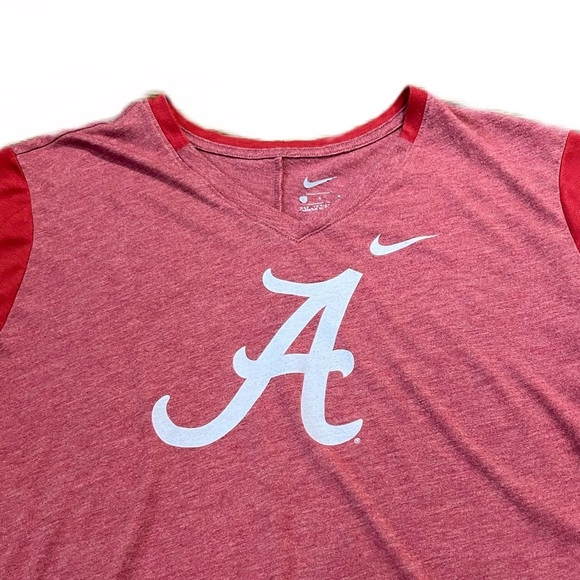 ❤️ Nike Alabama Crimson Tide T-Shirt | Large | V-Neck | Detail at Sleeves - Picture 3 of 7